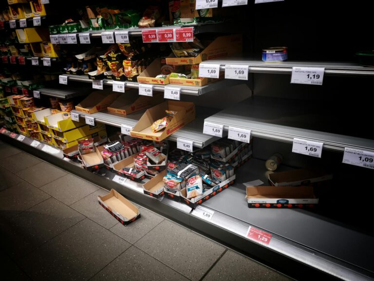 Grocery Prices Fell 1%. Restaurant Prices Rose 7%. Why Food Costs Still Feel High. - Featured image