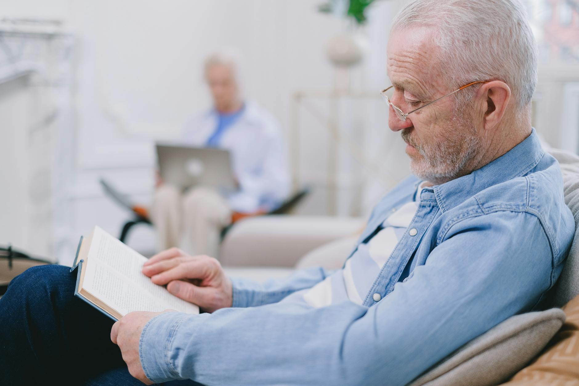 Doomscrolling and the Generational Divide in News Anxiety