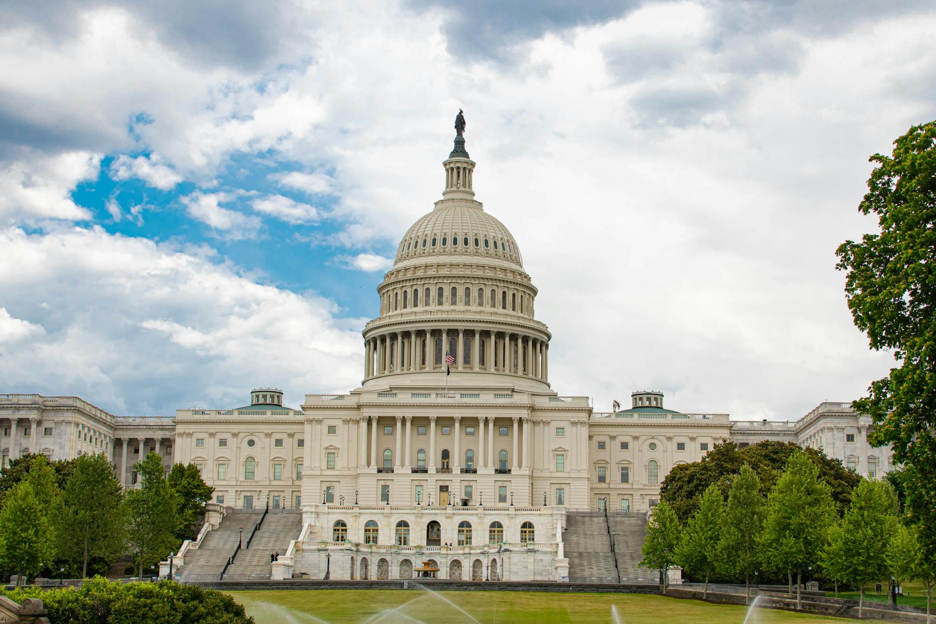 Government Accountability Gaps in Presidential Social Media Use
