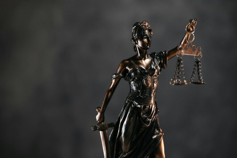 Over 100 Lawsuits Against Makers of Minecraft, Fortnite, and Roblox Filed - Featured image