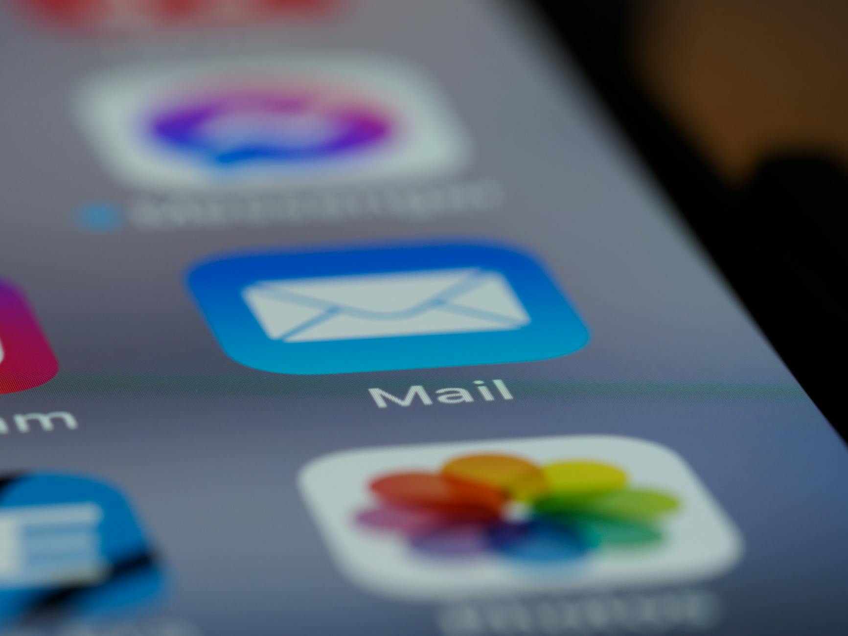 Scam Texts and Emails Exploiting the Tariff Rebate Confusion