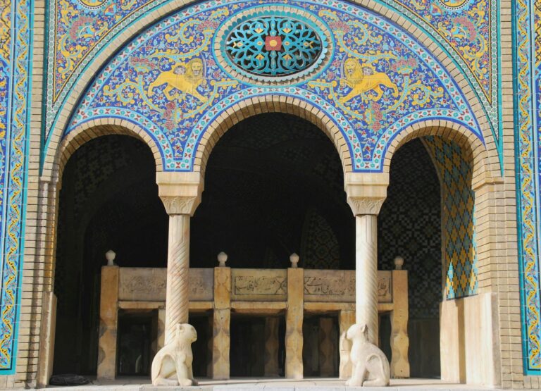 The Distance From the Persian Gulf to Tehran Is Over 500 Miles of Difficult Terrain - Featured image