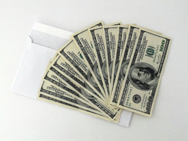 Trump's $2,000 Tariff Rebate Check Promise Is Officially Dead - Featured image