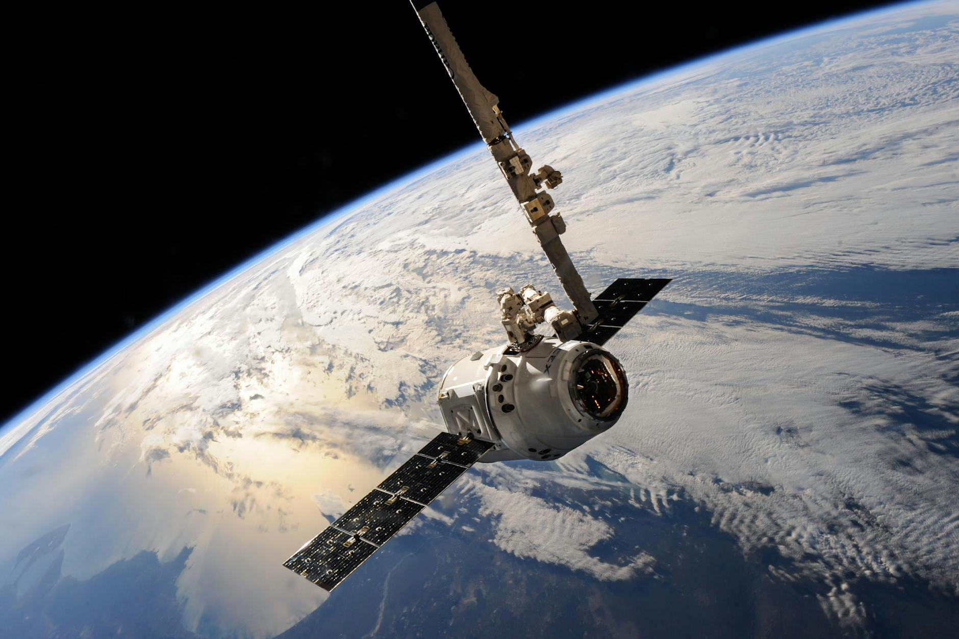 What Does Satellite Imagery Actually Reveal About Traffic Leaving Tehran?