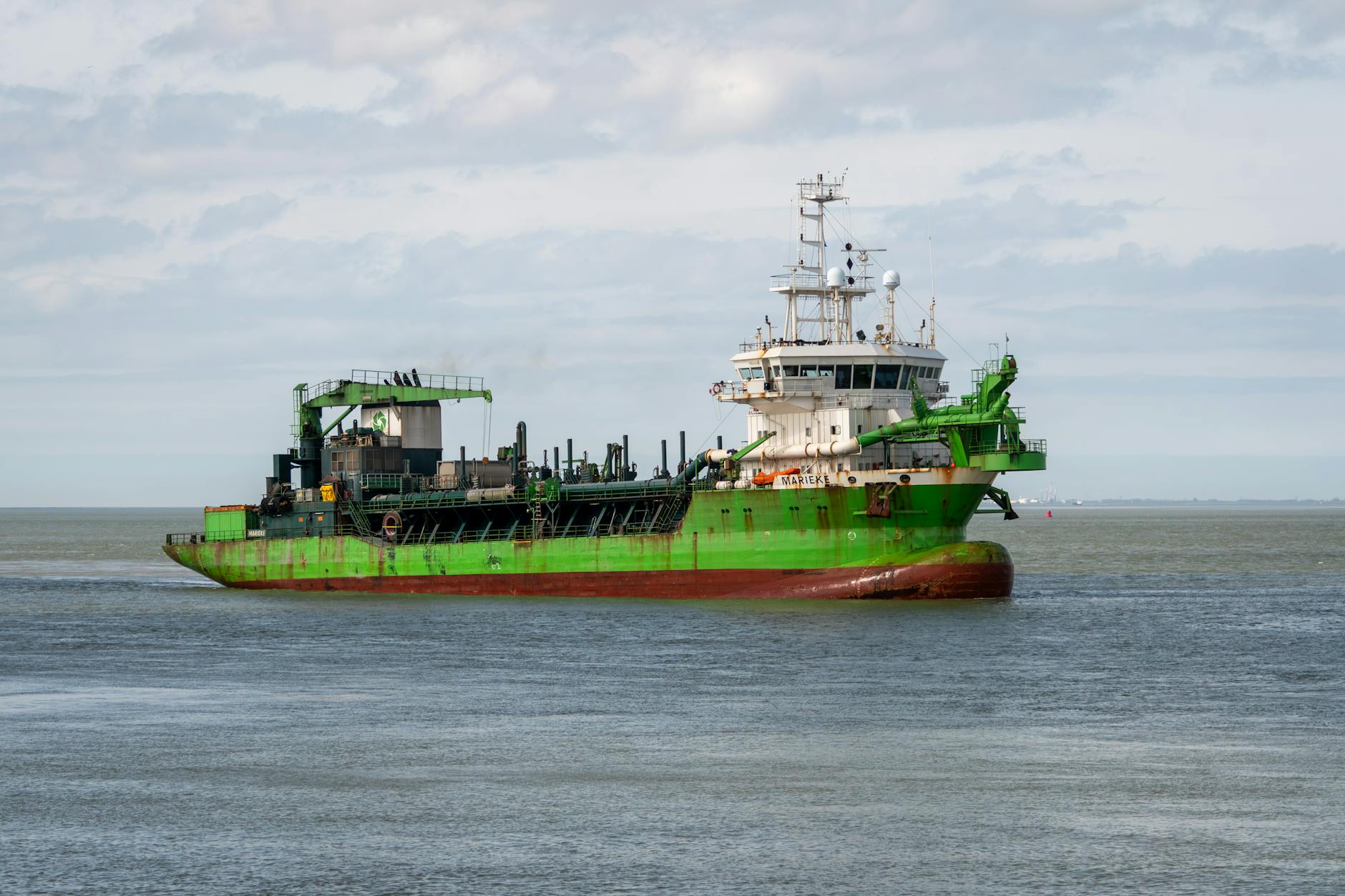 Why Are Ships Avoiding the Suez Canal and the Entire Middle East Region?