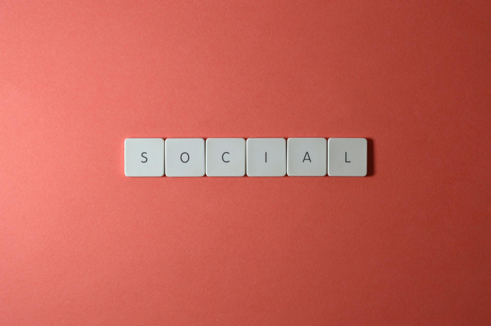 How Social Media Algorithms Amplify Conspiracy Narratives