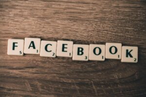 How Social Media Creates the Illusion of Consensus Around Extreme Positions