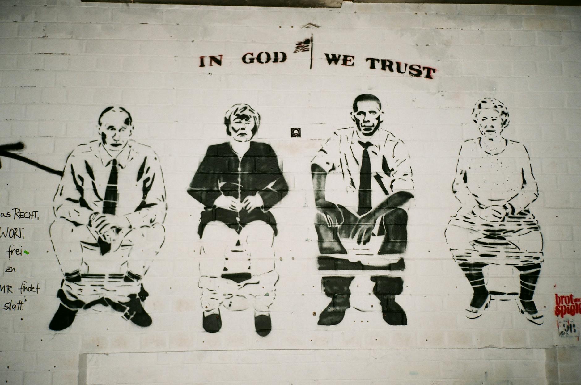 The Hidden Limitation: Apolitical Audience as Both Strength and Weakness