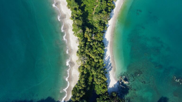 7 Reasons Costa Rica Beats America for Anyone Worried About Healthcare Costs - Featured image