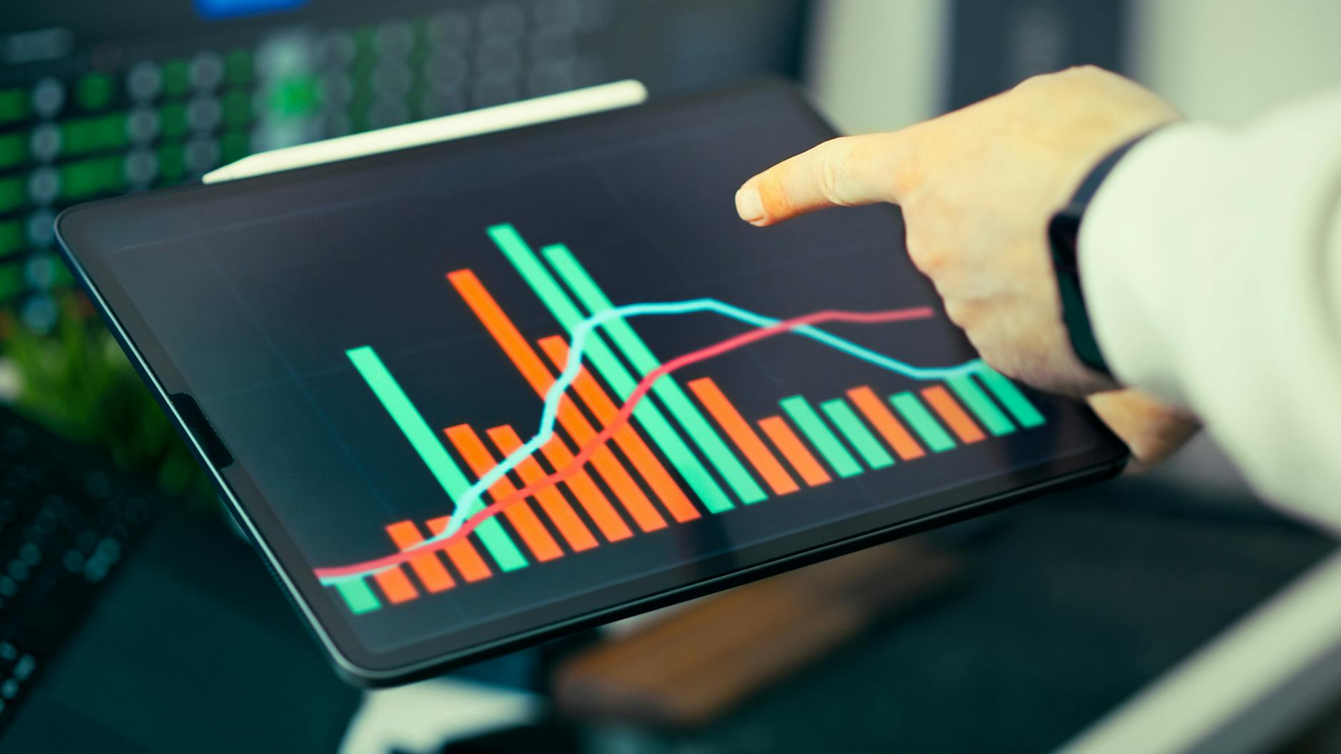 Expert Forecasts: A Wide Range of Predictions for 2026