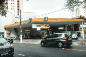 Gas Prices Today: Americans Spend More on Fuel Than Last Summer - Featured image
