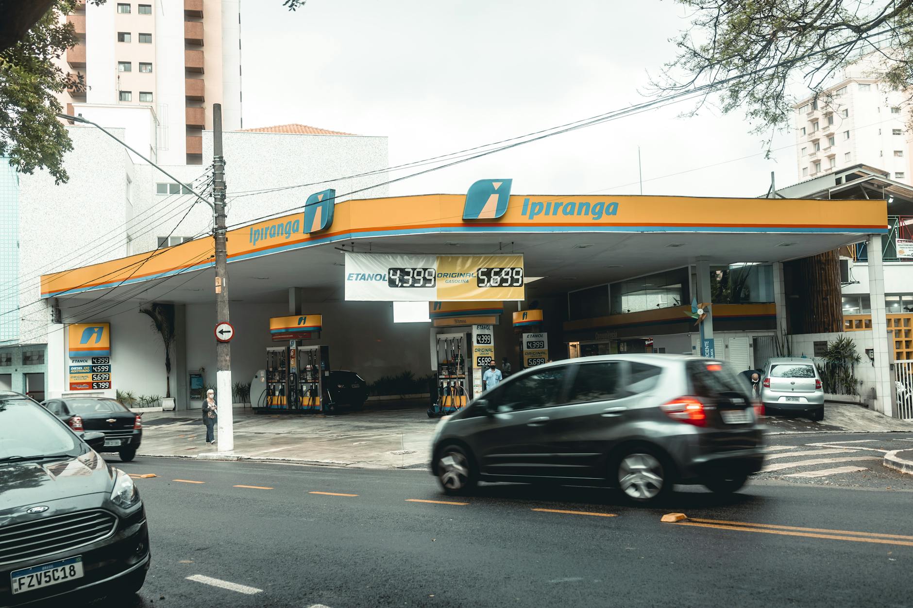 Gas Prices Today: Americans Spend More on Fuel Than Last Summer - Featured image
