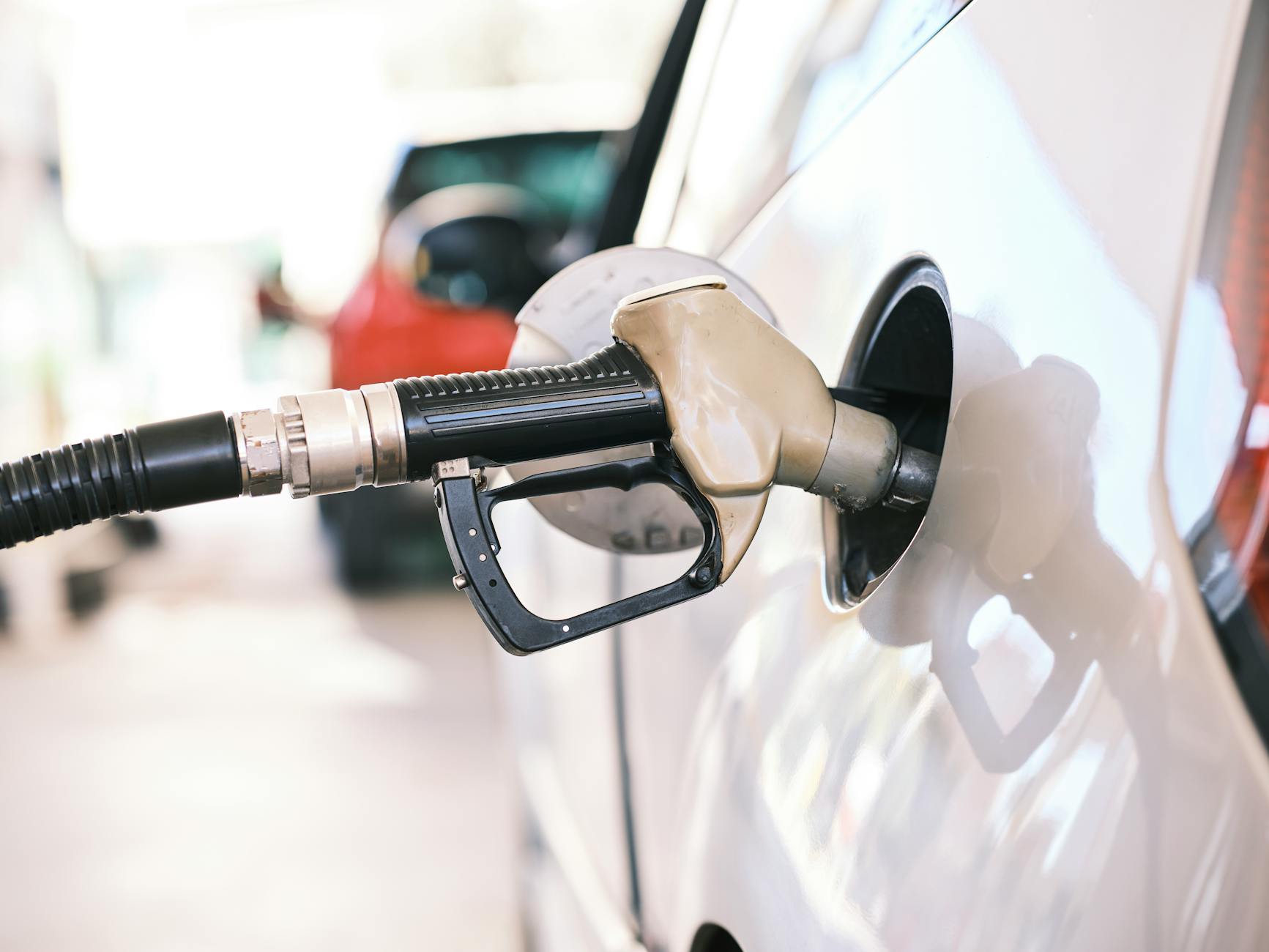Gas Prices Today: Drivers Prepare for Expensive Summer Road Trips - Featured image