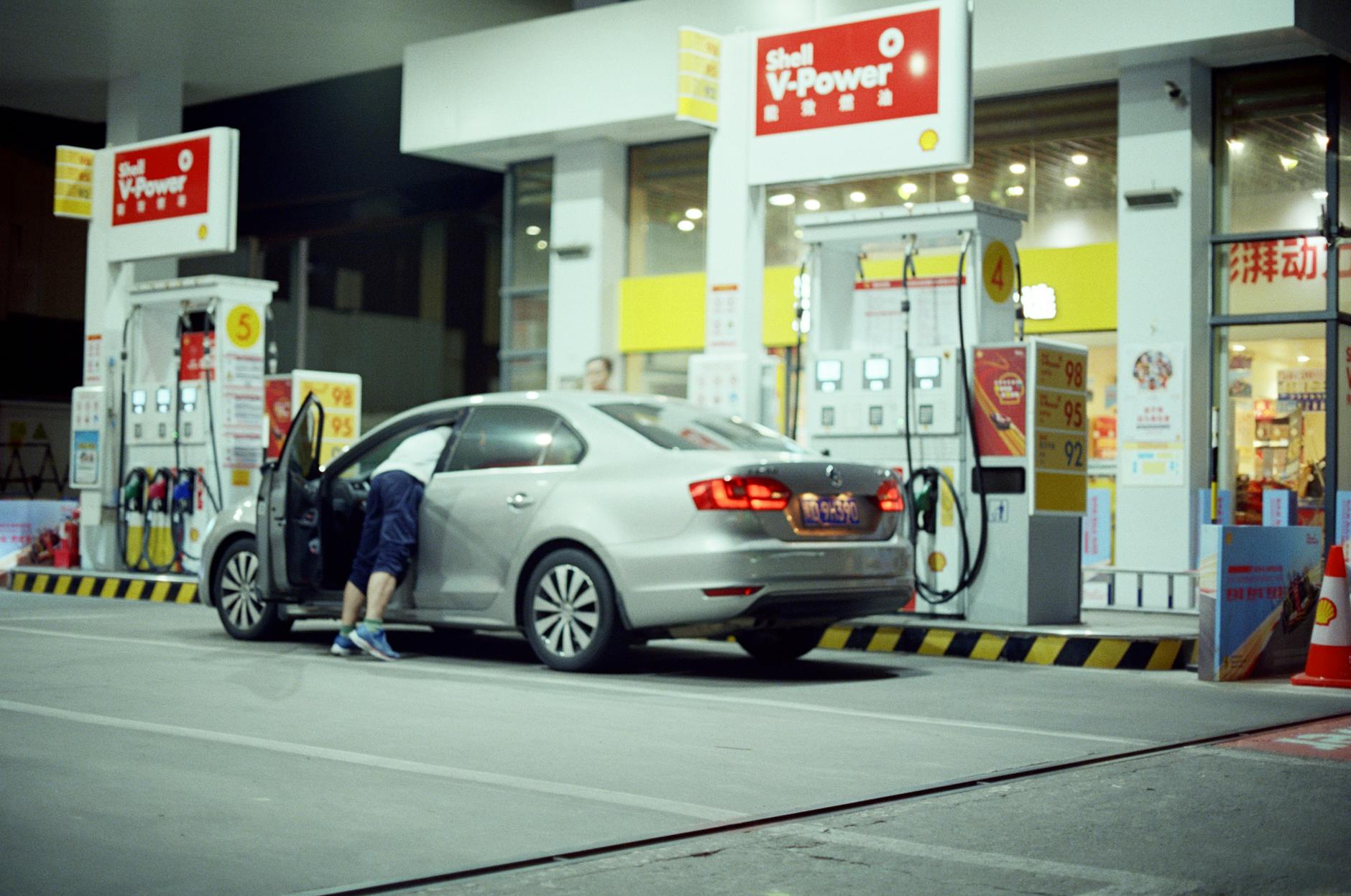 Gas Prices Today: Drivers React to Rising Prices Across the Country - Featured image