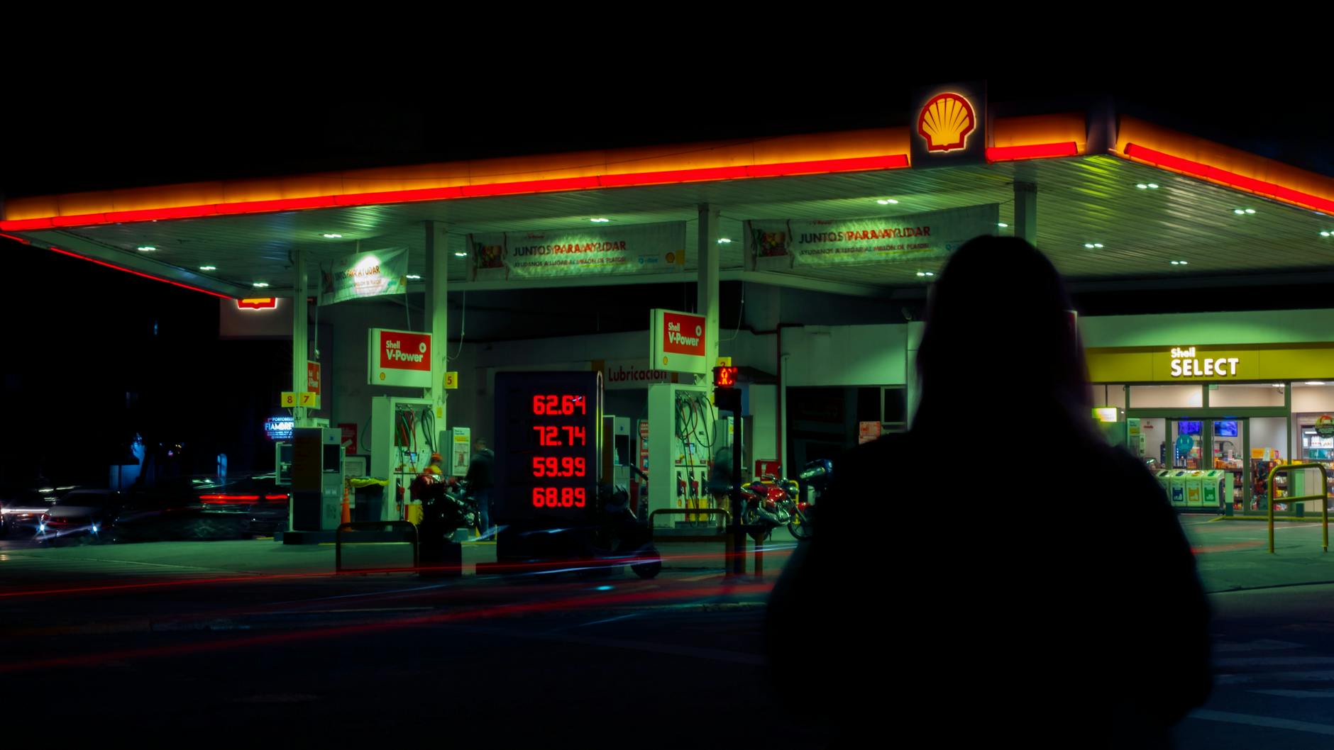 Gas Prices Today: West Coast Drivers Continue Paying Premium Prices - Featured image