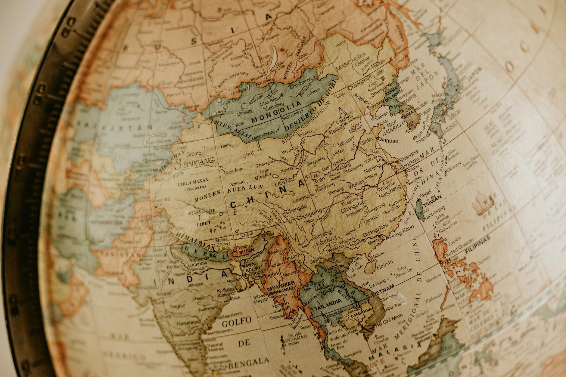 Geopolitical Risk and the Limits of Market Forecasts