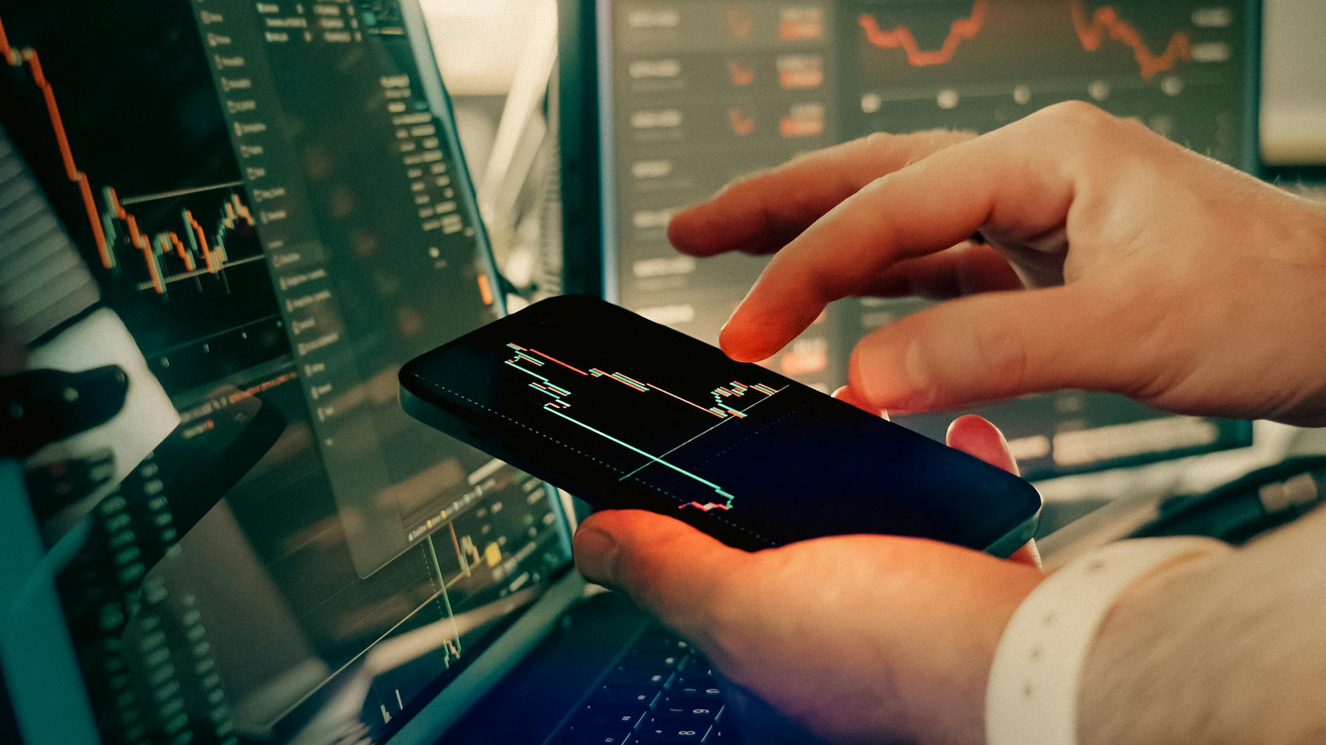 Negotiation Signals and Price Volatility