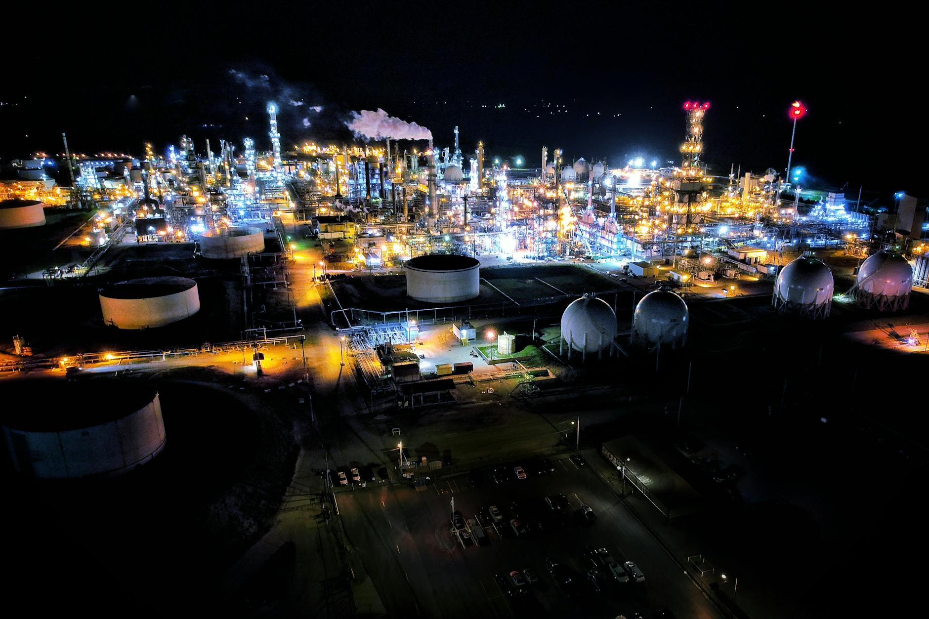 Refinery Disruptions and Their Cascading Effects