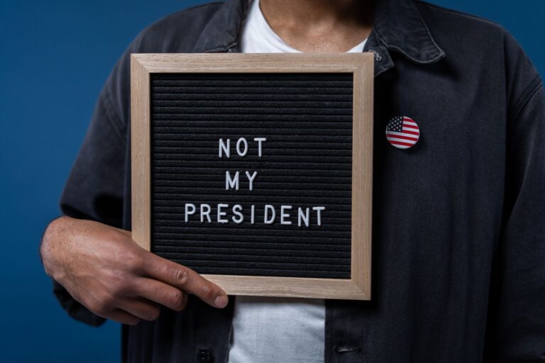 Former President Obama Comments on Trump's Continued Political Obsession - Featured image