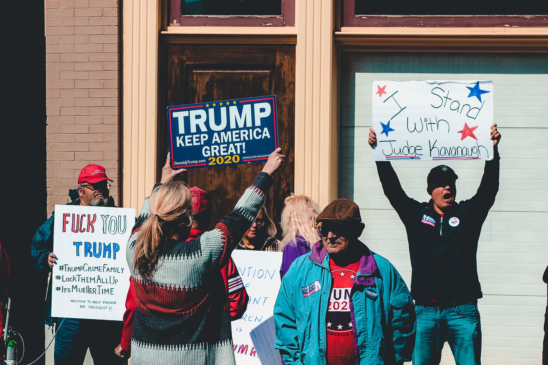 How Trump used presidential clemency to protect wealthy supporter and environmental violators - Featured image