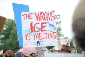Trump ICE traffic stops resume after fatal shooting incidents in week - Featured image