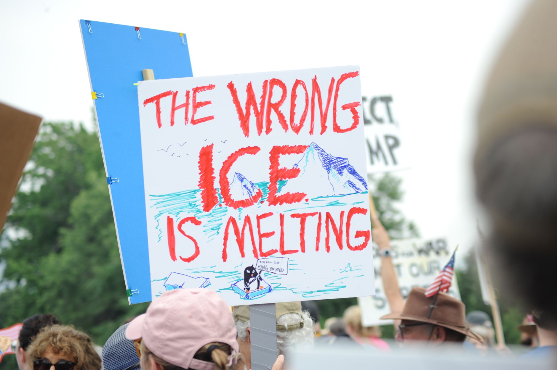 Trump ICE traffic stops resume after fatal shooting incidents in week - Featured image