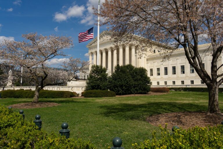 Supreme Court Blocks Trump Tariffs; Government Returns $81 Billion to Americans - Featured image