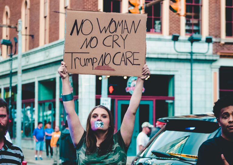 Trump E. Jean Carroll Defamation Judgment Appeal: Arguments From Supporters, Critics, and Legal Experts - Featured image